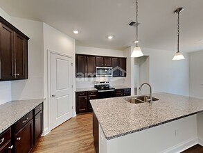 705 Callan Ct in Holly Springs, GA - Foto de edificio - Building Photo