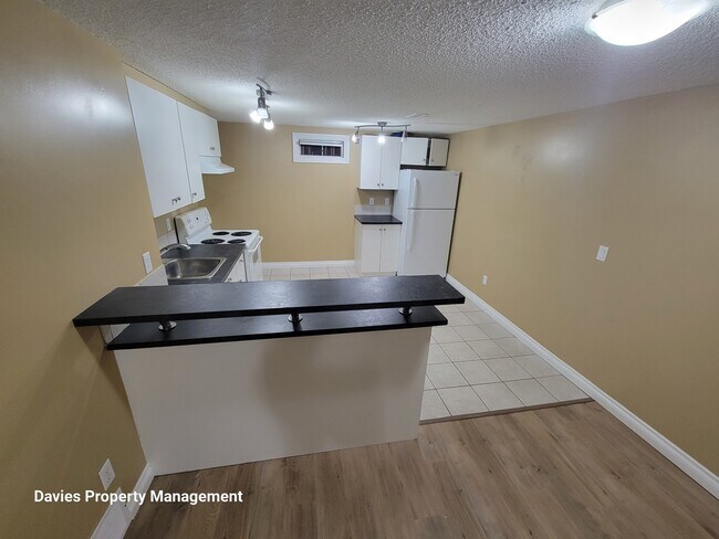 9072-9052 52 St NW in Edmonton, AB - Building Photo - Building Photo