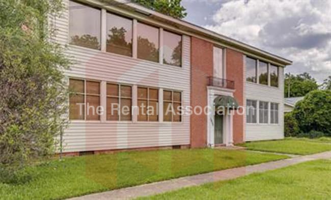 property at 1602 N 3rd St