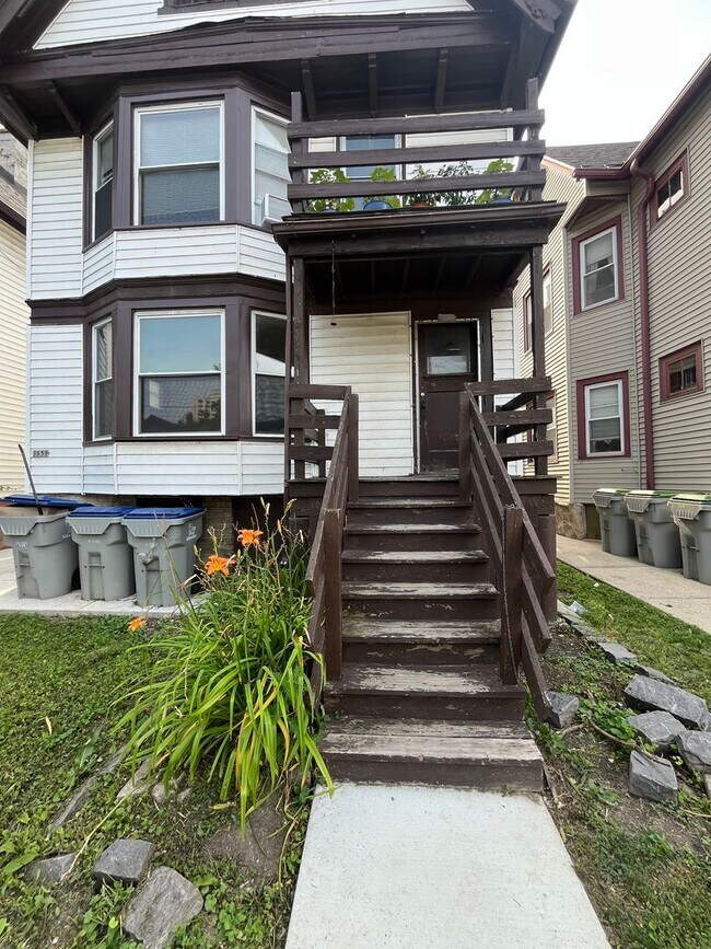 1659 N Arlington Pl-Unit -Unit #1 in Milwaukee, WI - Building Photo - Building Photo