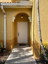 10777 NW 84th Ln in Doral, FL - Building Photo