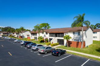 Ridgewood Club Condominiums in Melbourne, FL - Foto de edificio - Building Photo