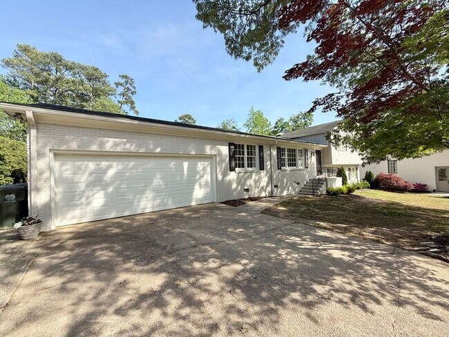 1402 Hedgelawn Way in Raleigh, NC - Building Photo - Building Photo