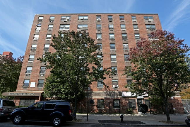 Lexington Gardens in New York, NY - Building Photo - Building Photo