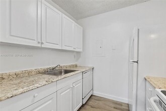 1133 Benoist Farms Rd in West Palm Beach, FL - Building Photo - Building Photo