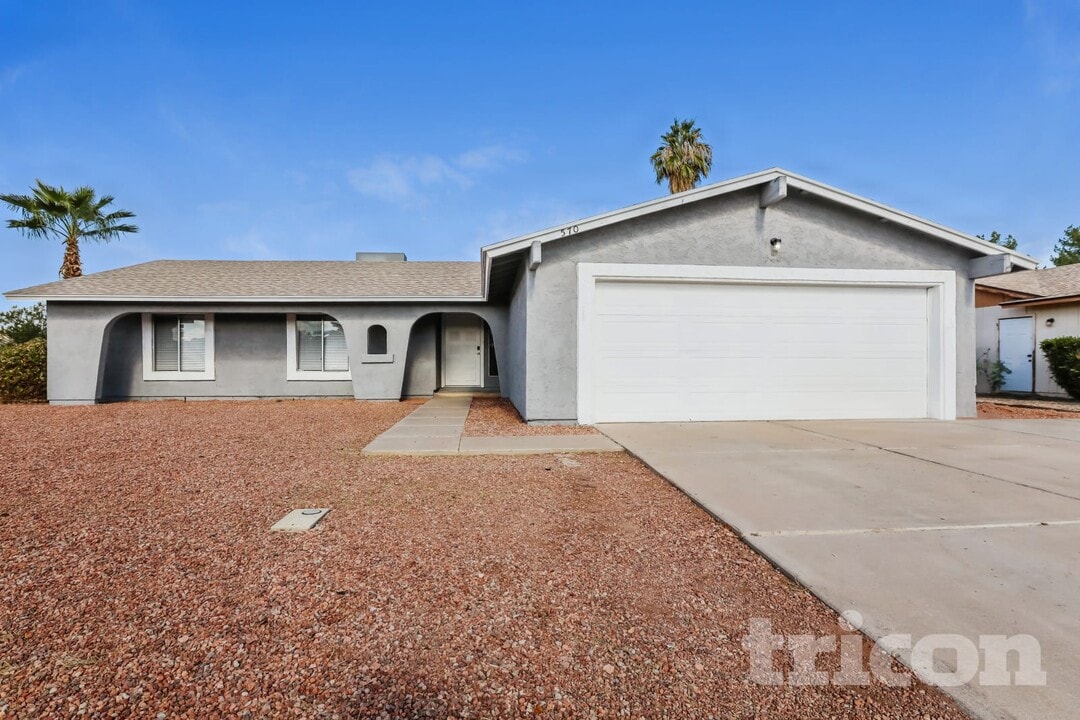 570 W Myrna Ln in Chandler, AZ - Building Photo
