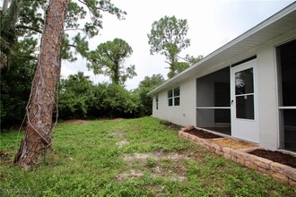 6112 Kramer Ave in Tice, FL - Building Photo - Building Photo