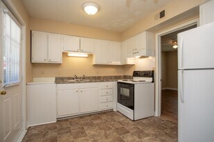 Green Valley Apartments in Fayetteville, NC - Building Photo