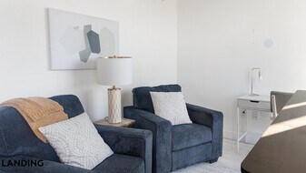 1007 S Mint St, Unit 724 in Charlotte, NC - Building Photo