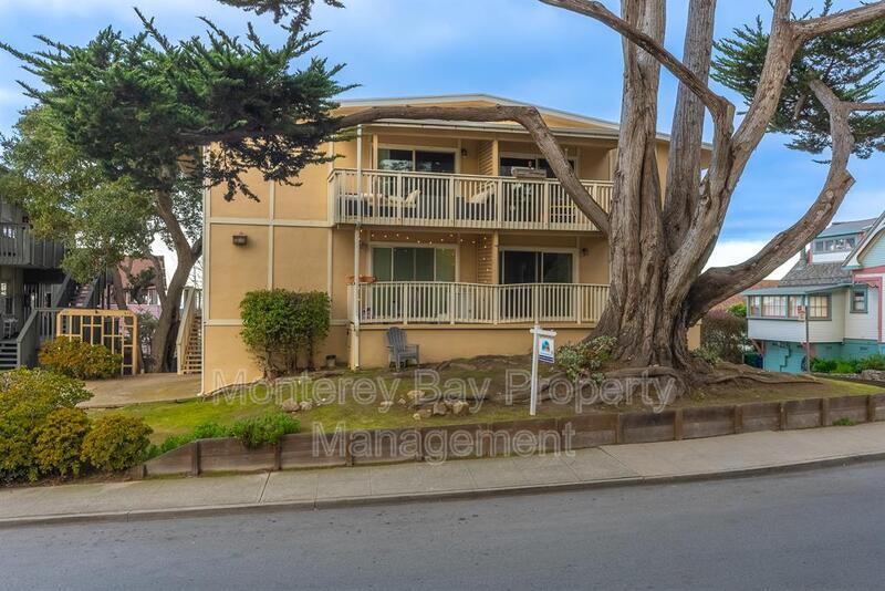 420 Lighthouse Ave in Pacific Grove, CA - Building Photo