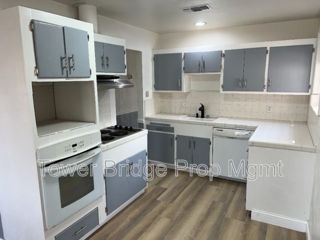 1328 School St in Folsom, CA - Building Photo - Building Photo