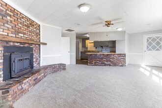 110 E McNeill Dr in Red Springs, NC - Building Photo - Building Photo