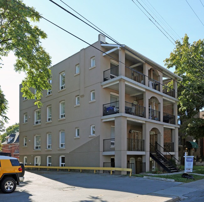 9 Sherman Ave S in Hamilton, ON - Building Photo - Building Photo