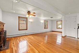 10 Ernest Ave in Quincy, MA - Building Photo - Building Photo