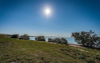 2 Causeway Blvd, Unit 208 in Dunedin, FL - Building Photo - Building Photo