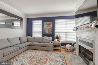 164 Comay Terrace in Alexandria, VA - Foto de edificio - Building Photo