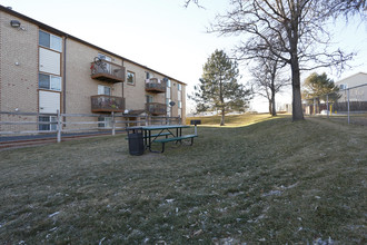 Pinecrest Apartments in Commerce City, CO - Building Photo - Building Photo