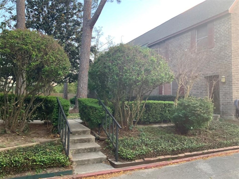 840 Threadneedle St Photo