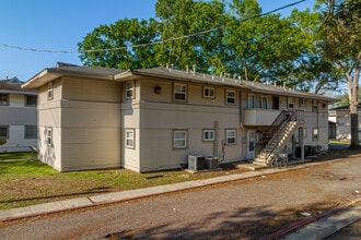 Parc Place Apartments in New Orleans, LA - Building Photo - Building Photo