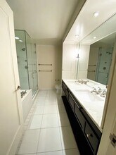 140 E 63rd St-Unit -7A in New York, NY - Building Photo - Building Photo