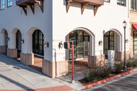 The Residences at Wheeler Plaza in San Carlos, CA - Foto de edificio - Building Photo