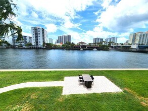 2895 NE 32nd St in Fort Lauderdale, FL - Building Photo - Building Photo