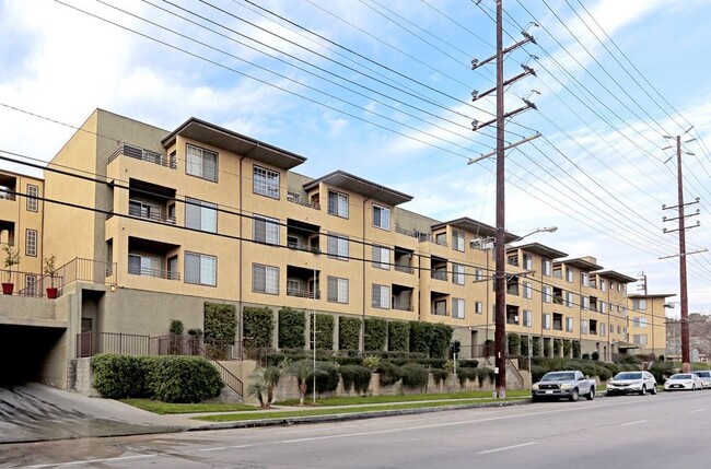 Riverglen - Phase II in Los Angeles, CA - Foto de edificio - Primary Photo