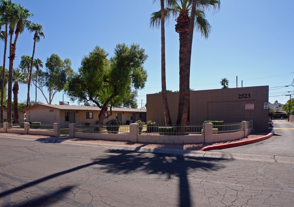 2523-2527 Aire Libre Ave in Phoenix, AZ - Building Photo