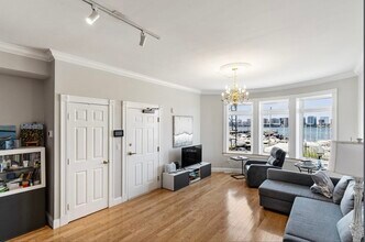 5 Brigham St, Unit 1 in Boston, MA - Foto de edificio - Building Photo