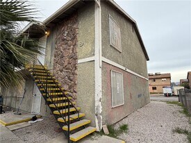 4750 Thunderbolt Ave in Las Vegas, NV - Building Photo