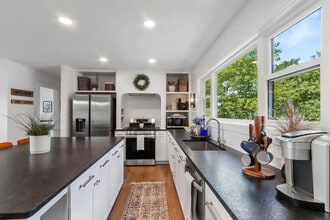 190 Dewey Ave in Fontana-on-Geneva Lake, WI - Building Photo - Building Photo