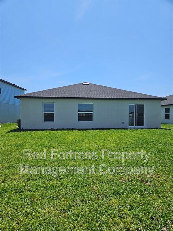 17633 Paradiso Wy in North Fort Myers, FL - Building Photo - Building Photo