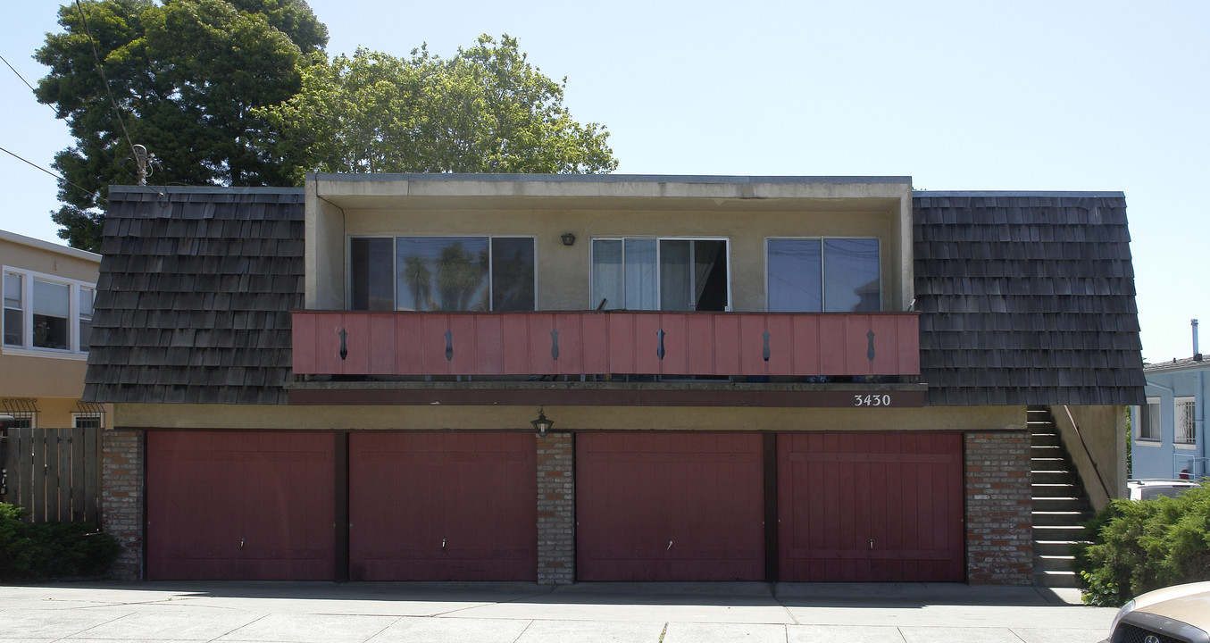 3430 Laguna Ave in Oakland, CA - Building Photo