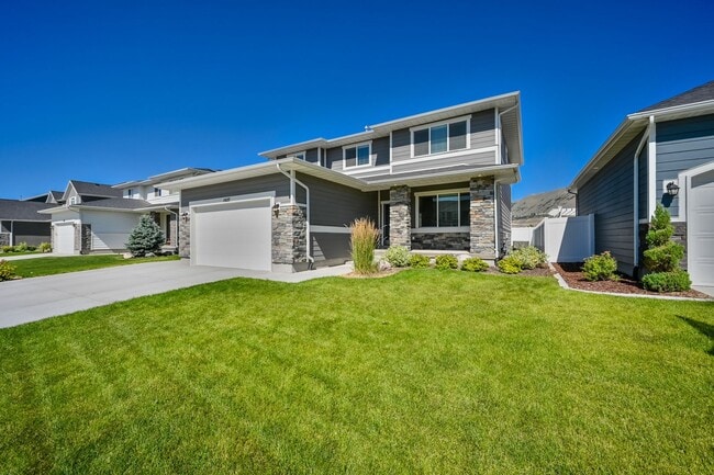 15127 S Revolutionary Way in Bluffdale, UT - Building Photo - Building Photo