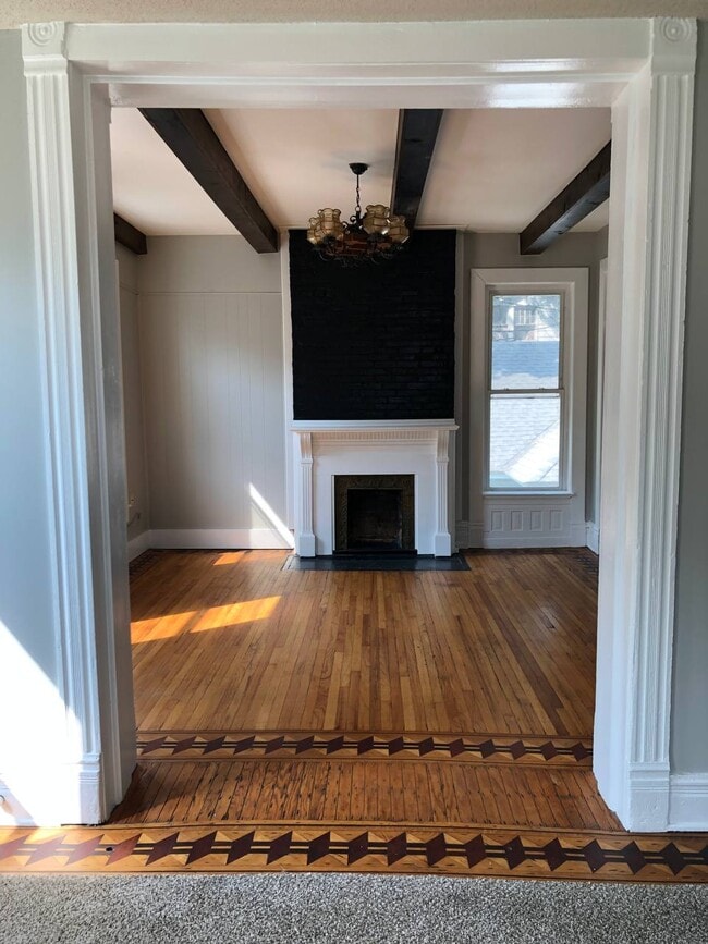 222 Ottawa, Unit Apt B