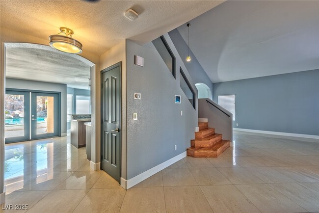 2209 Crestline Falls Pl in Las Vegas, NV - Foto de edificio - Building Photo