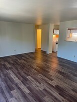 Large 2 bedroom 1 bath with balcony and ga... Apartments