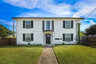 4301 Chartres St, Unit 4 in Houston, TX - Building Photo