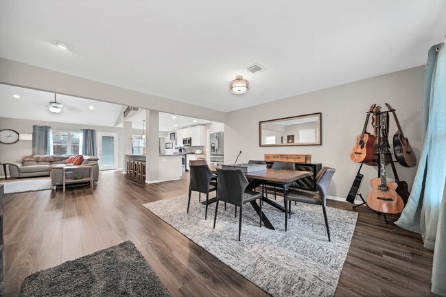 143 Bluebonnet St in Sugar Land, TX - Building Photo - Building Photo