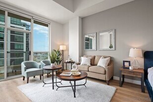 350 W Ash St, Unit 1006 in San Diego, CA - Building Photo