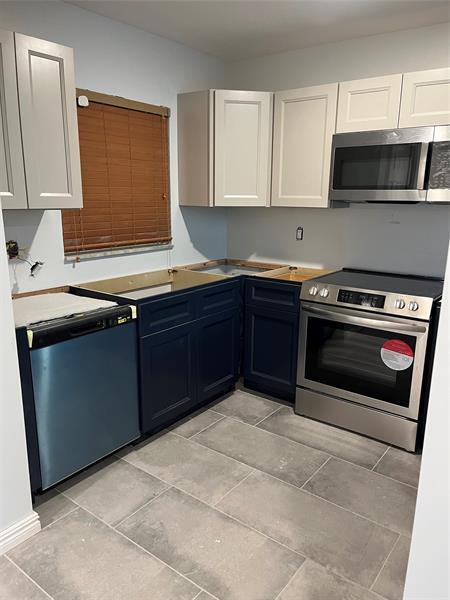 property at 9440 Live Oak Pl