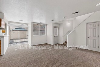 1732 Del Cielo Dr NW in Albuquerque, NM - Building Photo - Building Photo