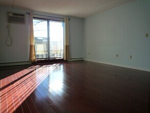 301 Lowell St, Unit 34 in Somerville, MA - Building Photo - Building Photo