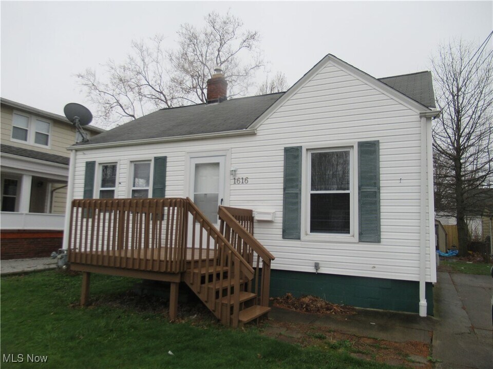 1616 Douglas Rd in Wickliffe, OH - Building Photo
