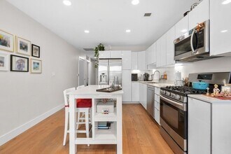 250 Meridian St, Unit 204 in Boston, MA - Building Photo - Building Photo