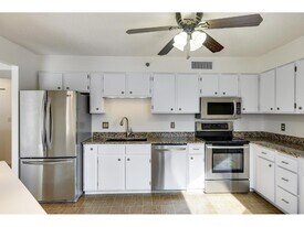 121 Washington Ave S in Minneapolis, MN - Building Photo