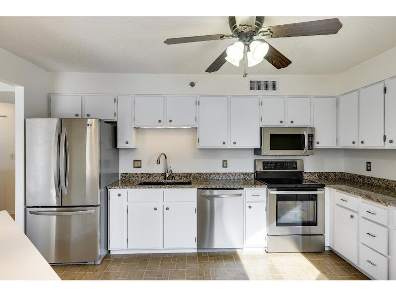 121 Washington Ave S in Minneapolis, MN - Building Photo