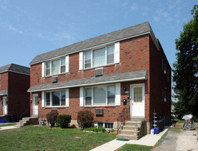 1005-1015 Cooke Ln in Norristown, PA - Foto de edificio - Building Photo