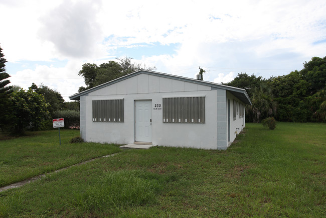 230 Palm Ct in Delray Beach, FL - Building Photo - Building Photo