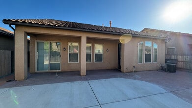5959 E Via Casella Dr in Fresno, CA - Building Photo - Building Photo